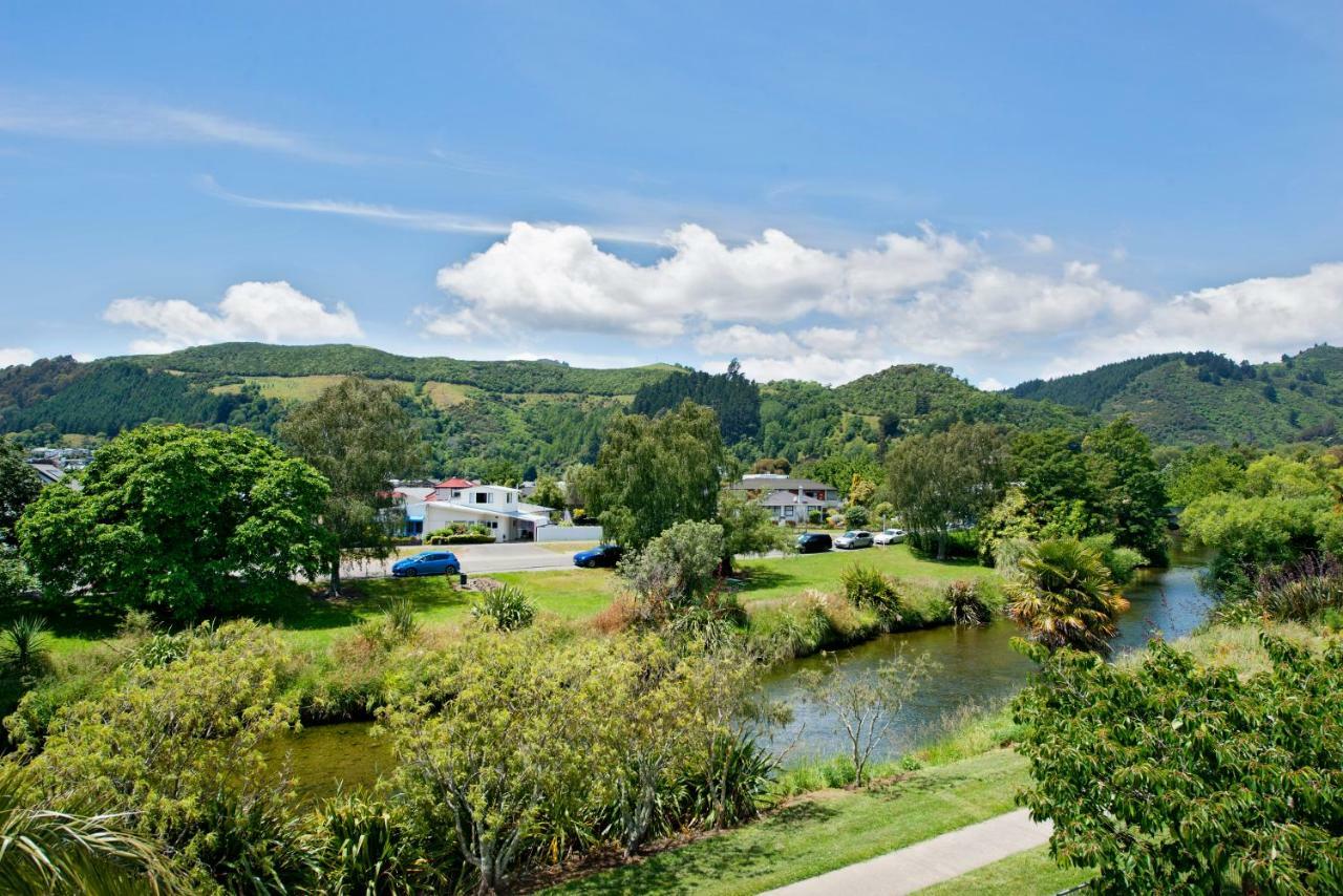Riverside Nelson Luaran gambar