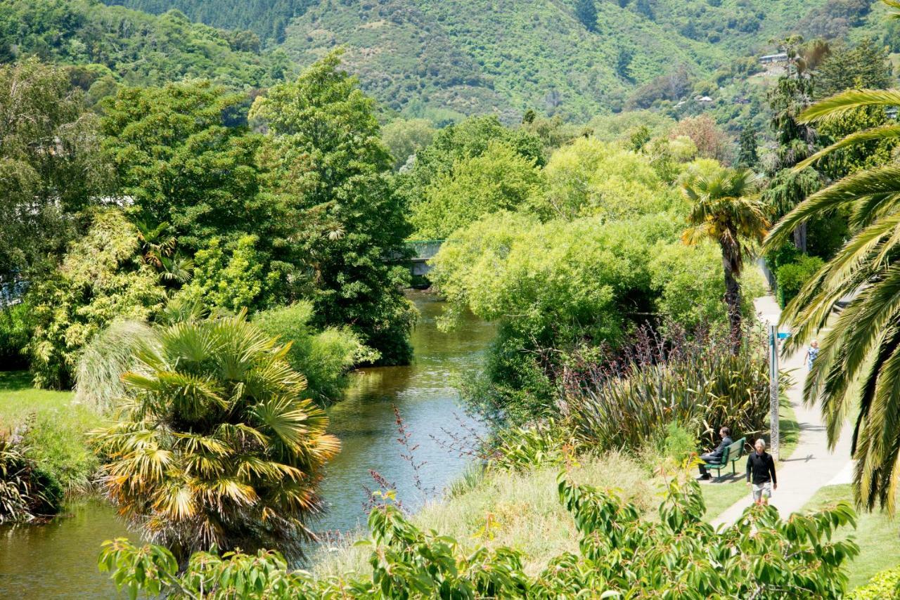 Riverside Nelson Luaran gambar